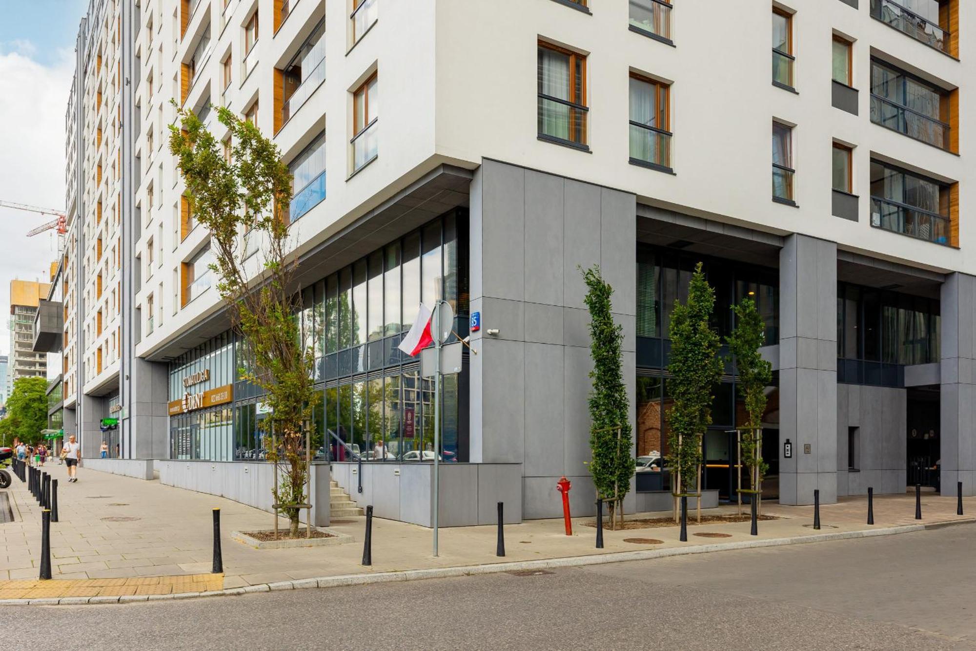 Grzybowska With Air Conditioning & Balcony By Renters Prestige