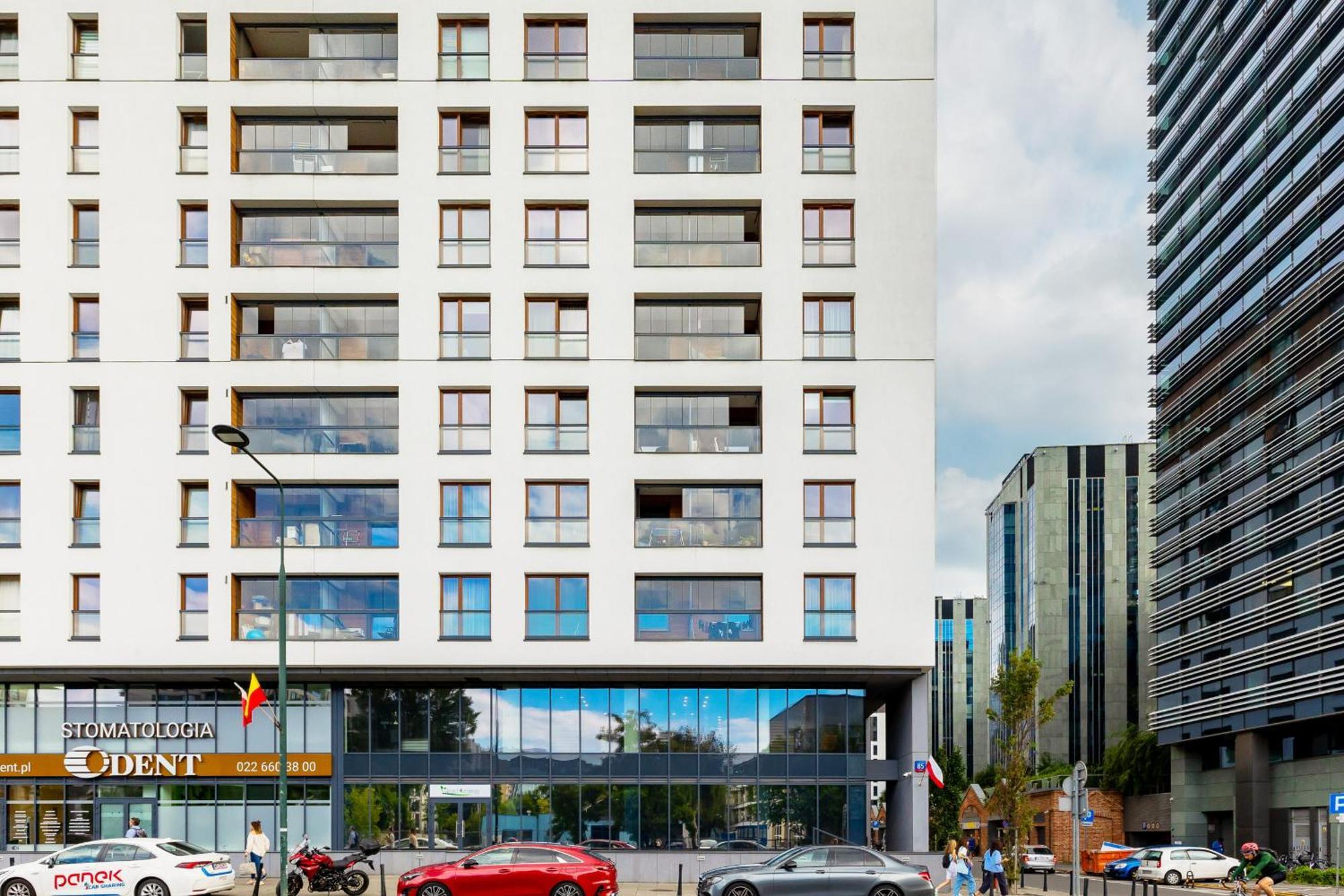 Apartment Grzybowska With Air Conditioning & Balcony By Renters Prestige