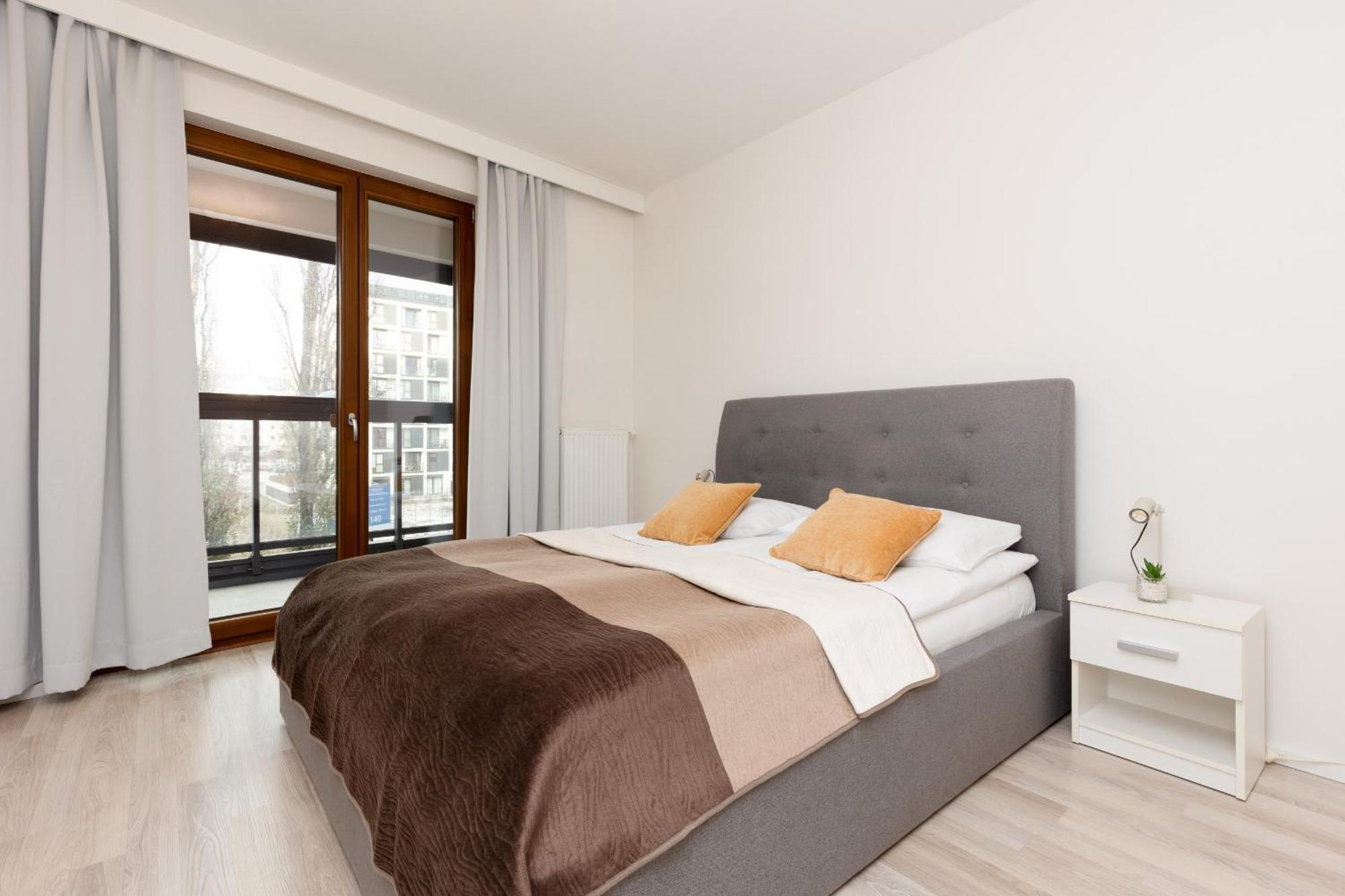 Grzybowska With Air Conditioning & Balcony By Renters Prestige * Warszawa